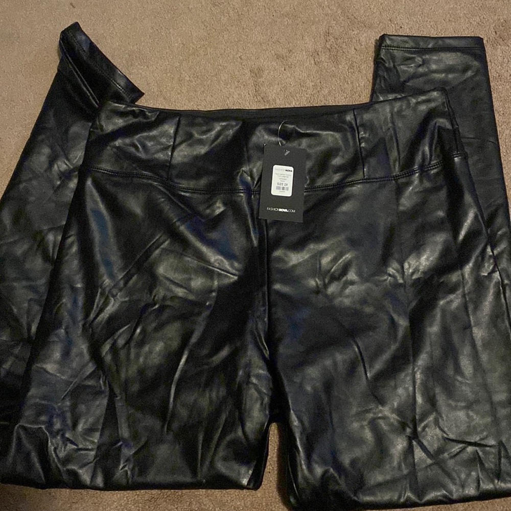 Faux leather tummy tuck leggings